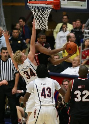 Aztecs F Spain passes to teammate White while defended by Arizona teammates Budinger and Hill