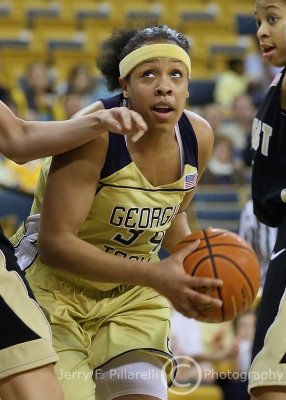 Yellow Jackets G Iasia Hemingway sets her sites on the basket