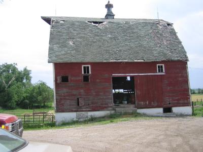 Barn  -looks tired