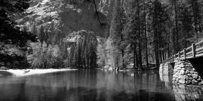 384_385BW.jpg