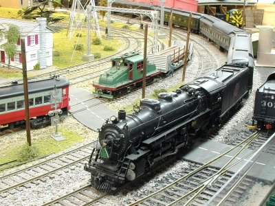 Alf Modine O scale - Pacific rounding the curve.jpg