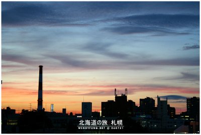 Actually was on the way to Sapporo Factory, but how can I miss such a great sunset sky?