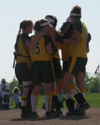 g4/18/428918/3/60736963.5gm1306021huddle.jpg