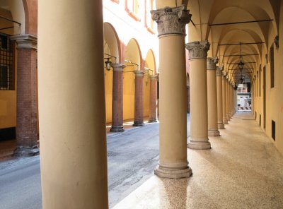 A section of the more than 300 miles of porticos in Bologna