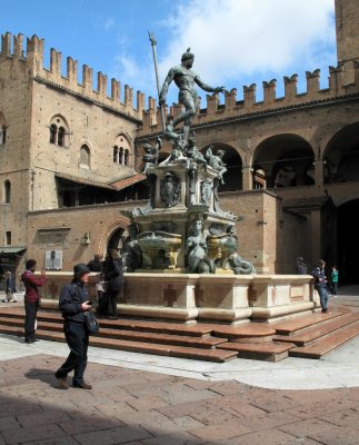Statue of Neptune, Piazza Maggiore