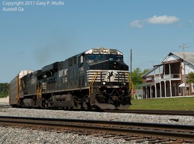 A dash 9 leads this autorack train toward Atlanta.tif