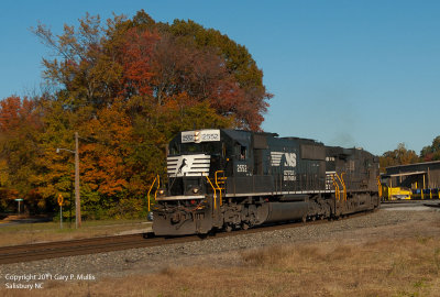 Westbound rounds the wye for Asheville copy.jpg