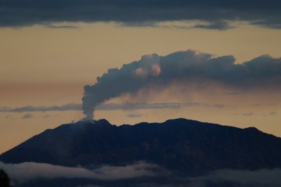 Volcn Turrialba - gas and steam eruption