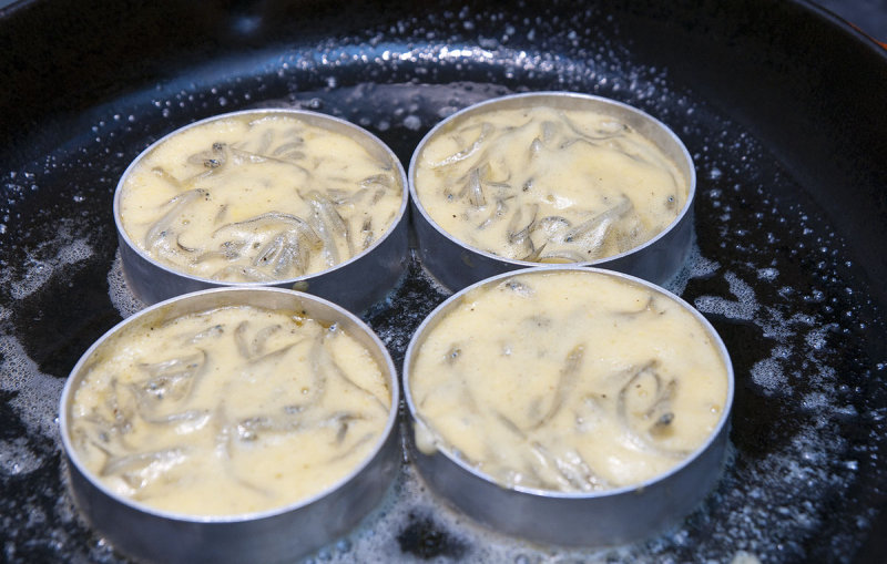 1 May 2011 - Cooking Whitebait fritters