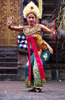 Balinese dancer in Ubud