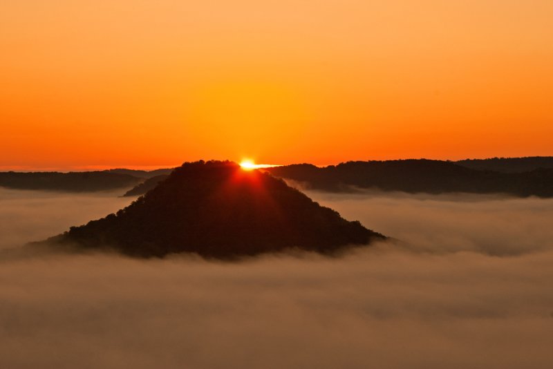 Sunrise view from Eagles Nest on Indian Fort Mountain in Berea, KY