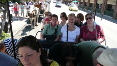 On Friday, Kathleen, Carolyn, and Dina take a carriage ride to get our bearings in Charleston.