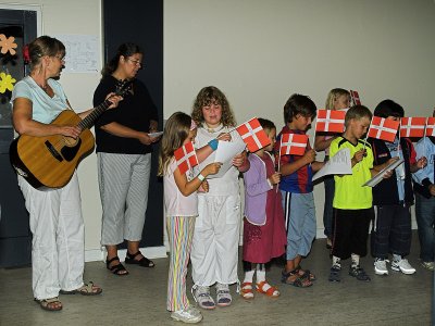 Singing by 2nd grade