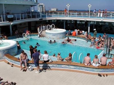 Neptune's Reef and Pool  (midship Lido deck 15)