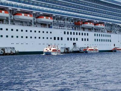 Tenders loading and unloading at Princess Cays