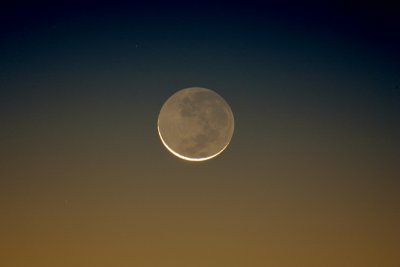 Nouvelle lune de 34hres, couleurs du crépuscule