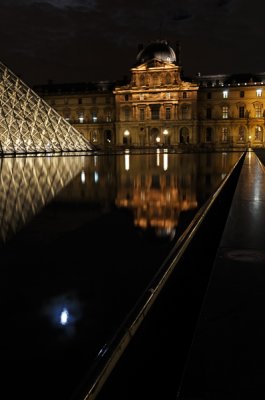 La Louvre at night