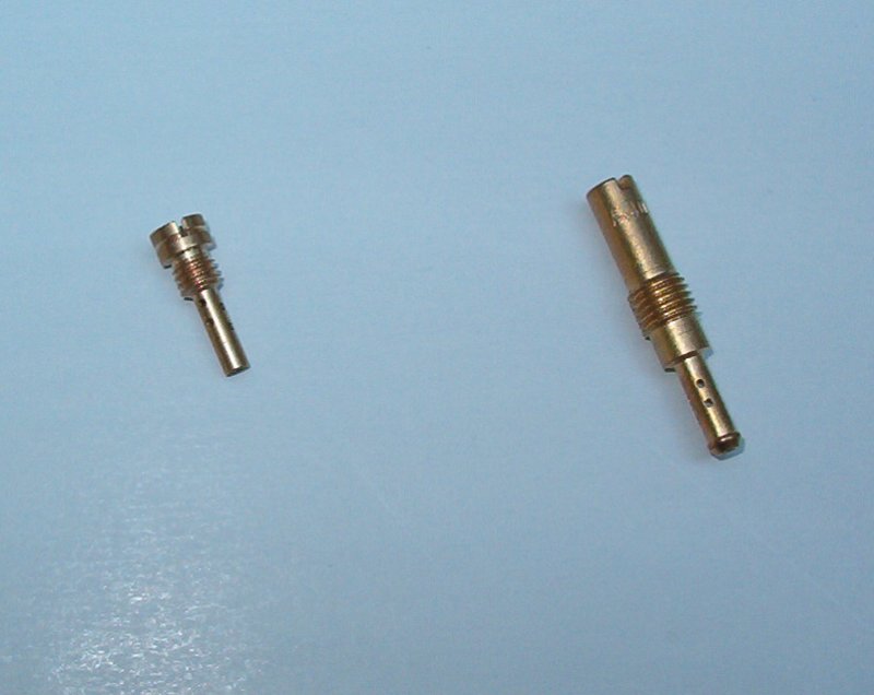 FCR Standard (98-99 YZ/WR400) pilot jet on left, and newer  FCR-MX pilot jet (2000+ YZ/WR 400-450) and PWK pilot jet on right