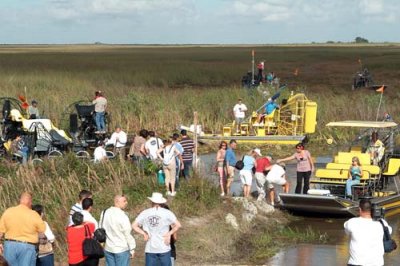 Survivors and families of those who perished being loaded on airboats for the trip to the crash site, photo #2880