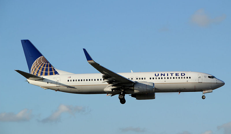 The B737-800 in the newly combined UA/CO colour scheme landing in MIA Runway 9