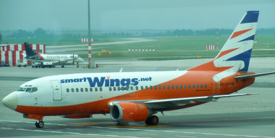 Smart Wing737-500 at PRG, Aug 2011