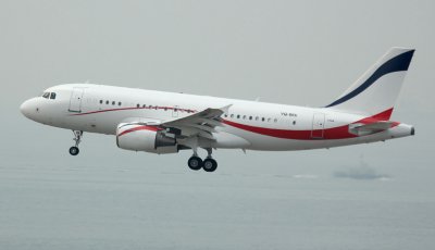 VQ-BKK, a private A-319, approached HKG RWY 25R