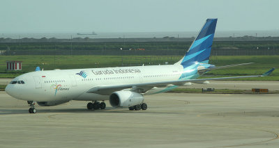 Garuda A-330 approaching its gate at PVG