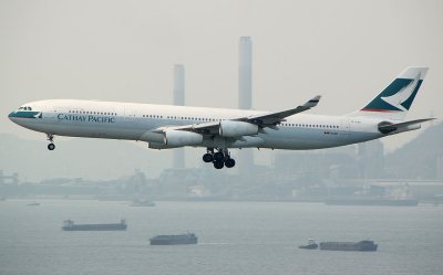 Cathay A-340 approaching HKG RWY 25R