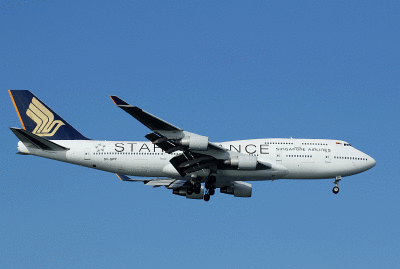 Singapore Airlines B-747-400 in Star Alliance livery