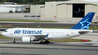 Air Transat A-310 arriving in FLL, Nov 2011