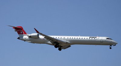 NW CRJ-900 approaching DTW
