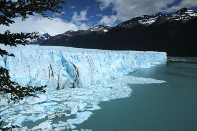 The glacier and the turquoise coloured lake, 1