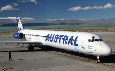 Austral MD-80 stopping at its gate at FTE