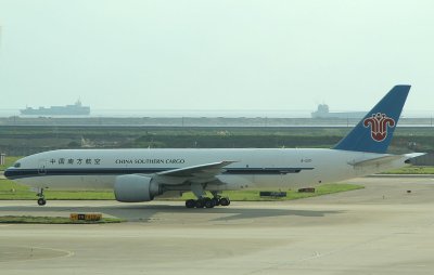 China Southern Cargo B-777F  taxi in PVG, Sep 2011