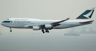 Cathay 474-400 approaching HKG RWY 25R