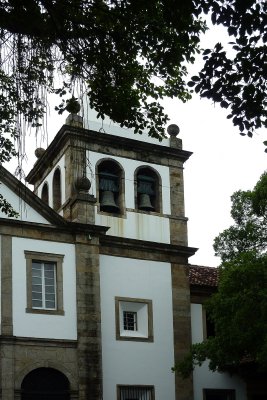 You could either walk to the monastery of Sao Bento (Rio) or take the elevator to the school attached to it.