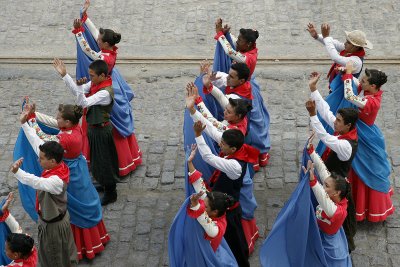 Beautiful costumes. I don't know Portuguese, so I don't know what they were singing.