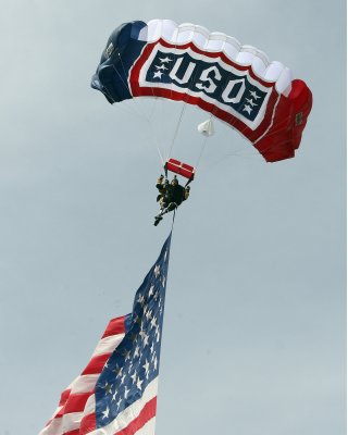 Dana Bowman, former Army Golden Knight parachutist, jumps despite losing both legs in a training accident