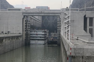 We toured the largest dam in the world. Note 2 ships can go at once through a lock!