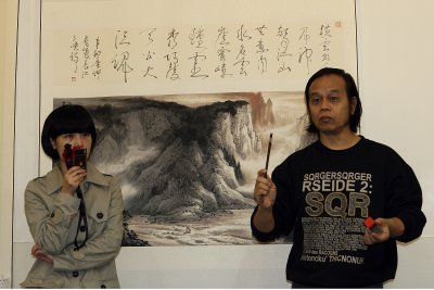 An artist talked to us about Chinese painting. He spoke no English, so our Chongqing guide translated.