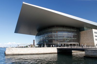 I took a city water bus to see a couple of the sights.  Here's the beautiful Opera, which sits right on the water. 