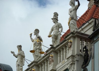 Detail of figures on the Golden House. 