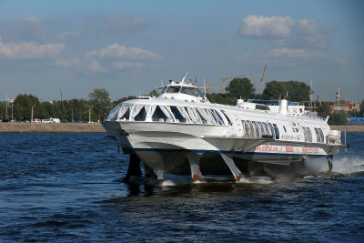Peterhof is at least 20 miles from central SP, so we took a hydrofoil like this back to the center city.