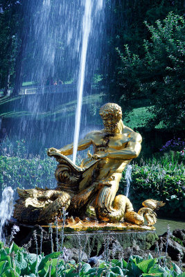 Triton in Peterhof Gardens 