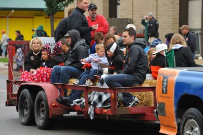 Hall of Fame inductees and families at the ONU Homecoming parade