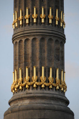 Column detail (gold leaf cannons)