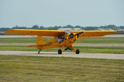 Piper J-3 Cub on taxi