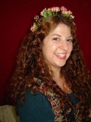 uhhhh, guys, this beauty is serving drinks in the Friends of the faire in the Holly Field. I think we need to go there more!