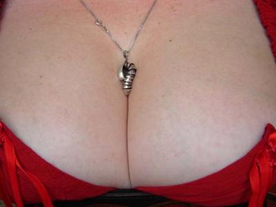 Cleavage pic #6