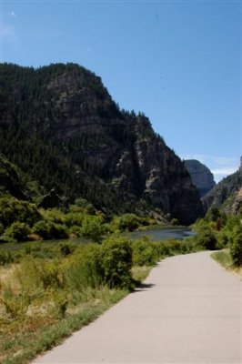 Trail to hanging Lake